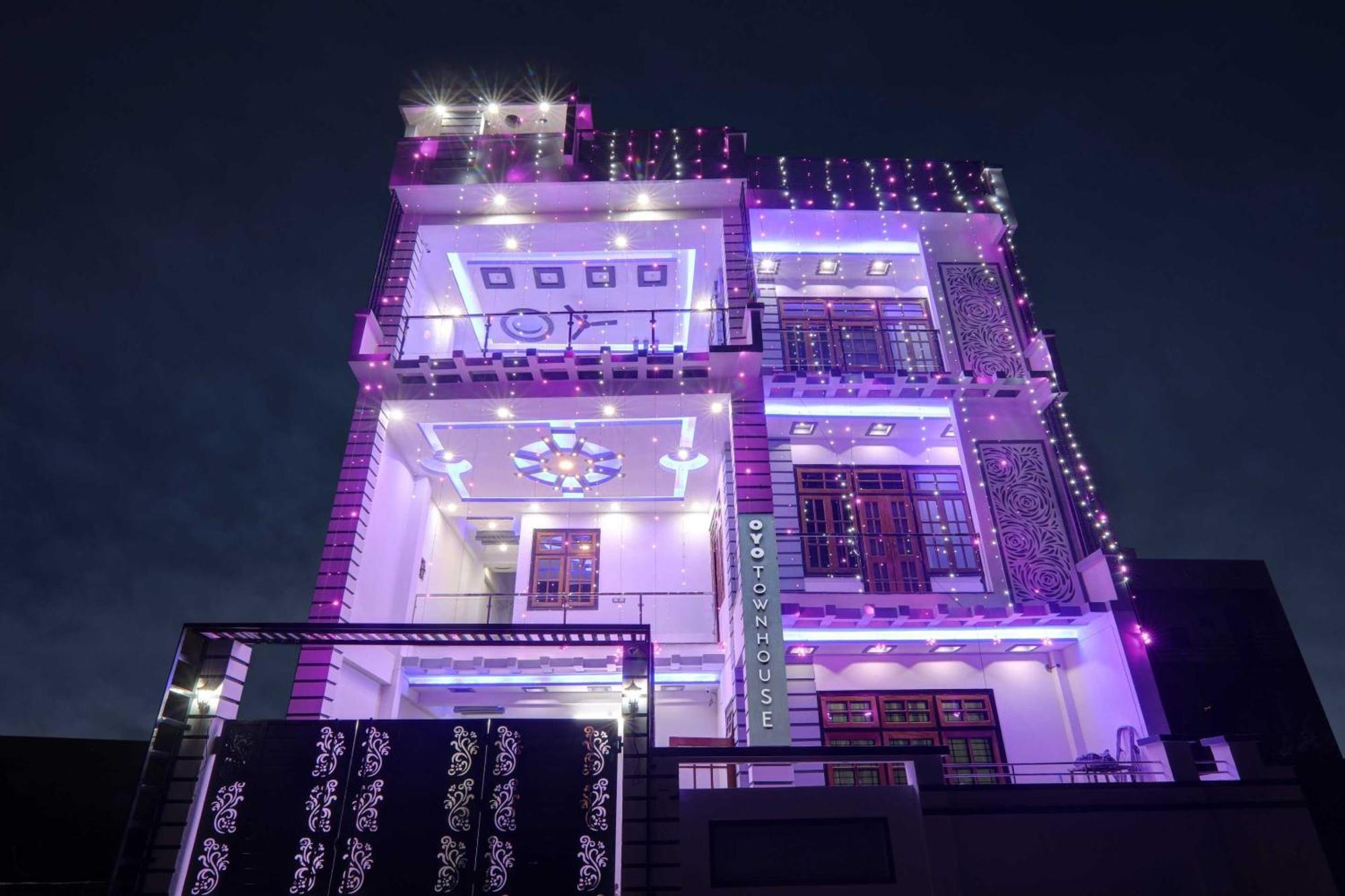 Townhouse Relax Inn Chinhat Exteriér fotografie